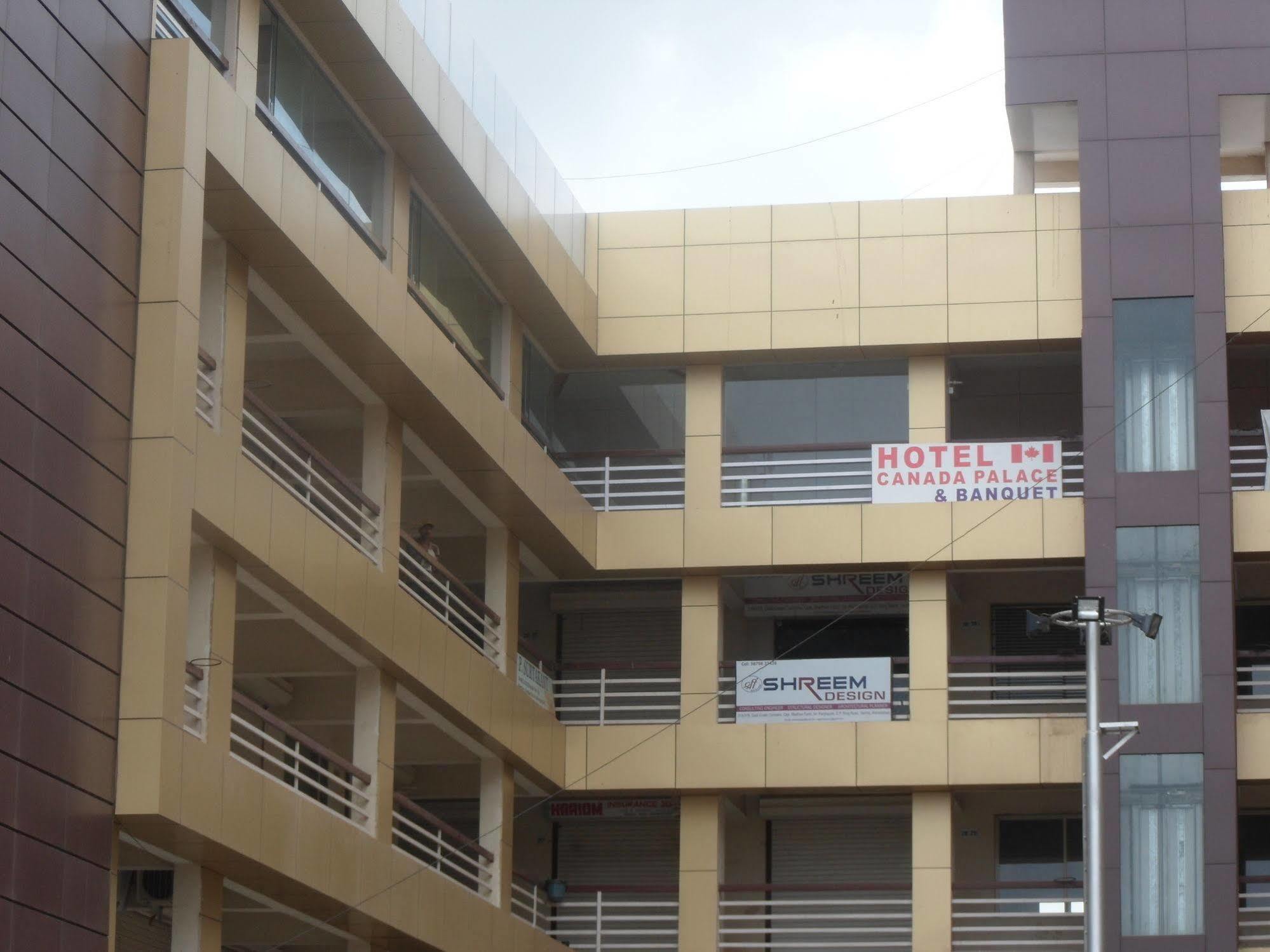Hotel Canada Palace Batwa Exterior photo